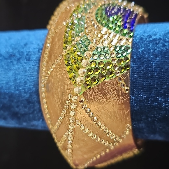Stunning Gold Rhinestone Peacock Bracelet - Picture 4 of 5